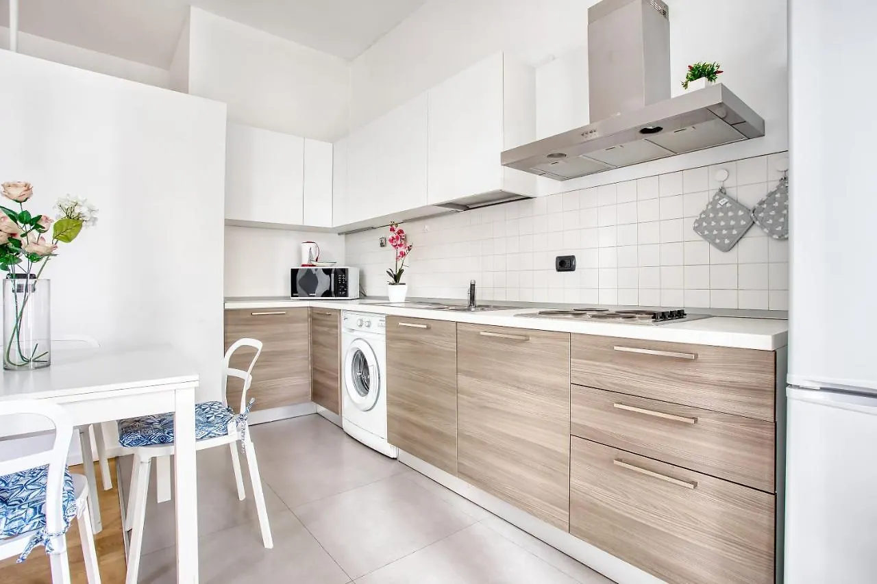 Altido Tasteful Flat Near City Centre Milano 0*,